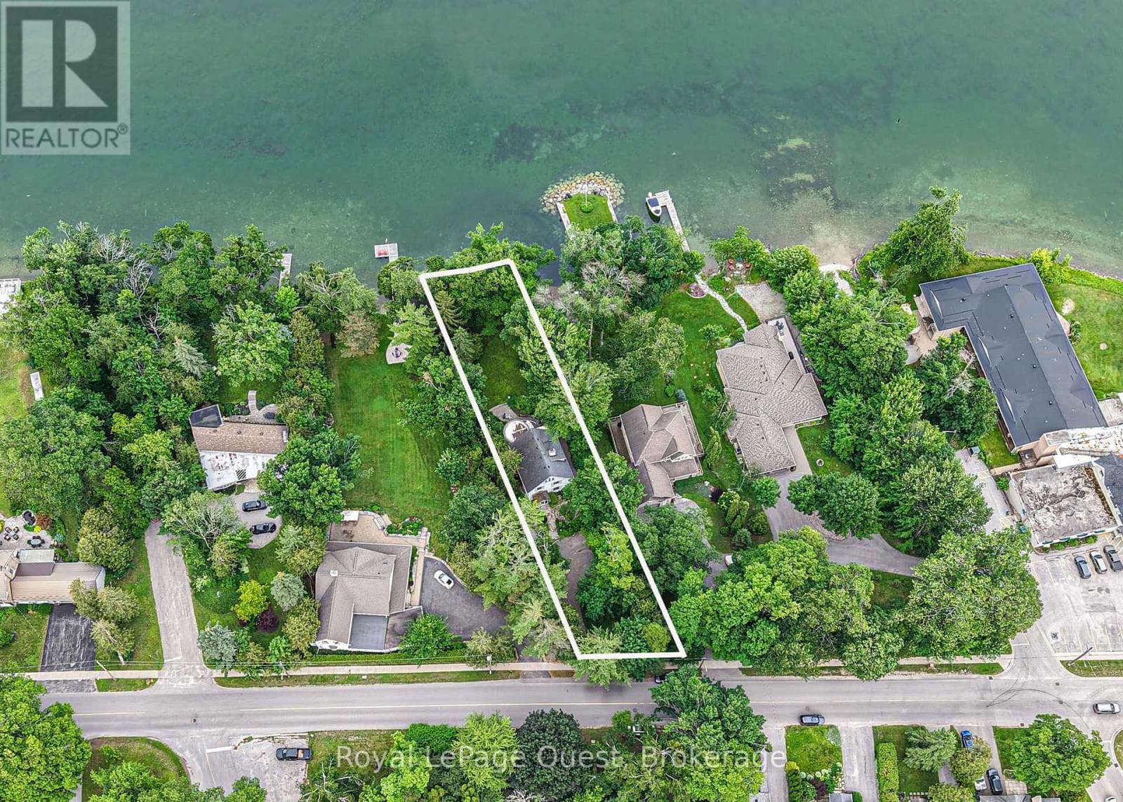Single Family at 258 Bay Street, Orillia, Ontario - Photo 3 - RE/MAX Garden City Realty