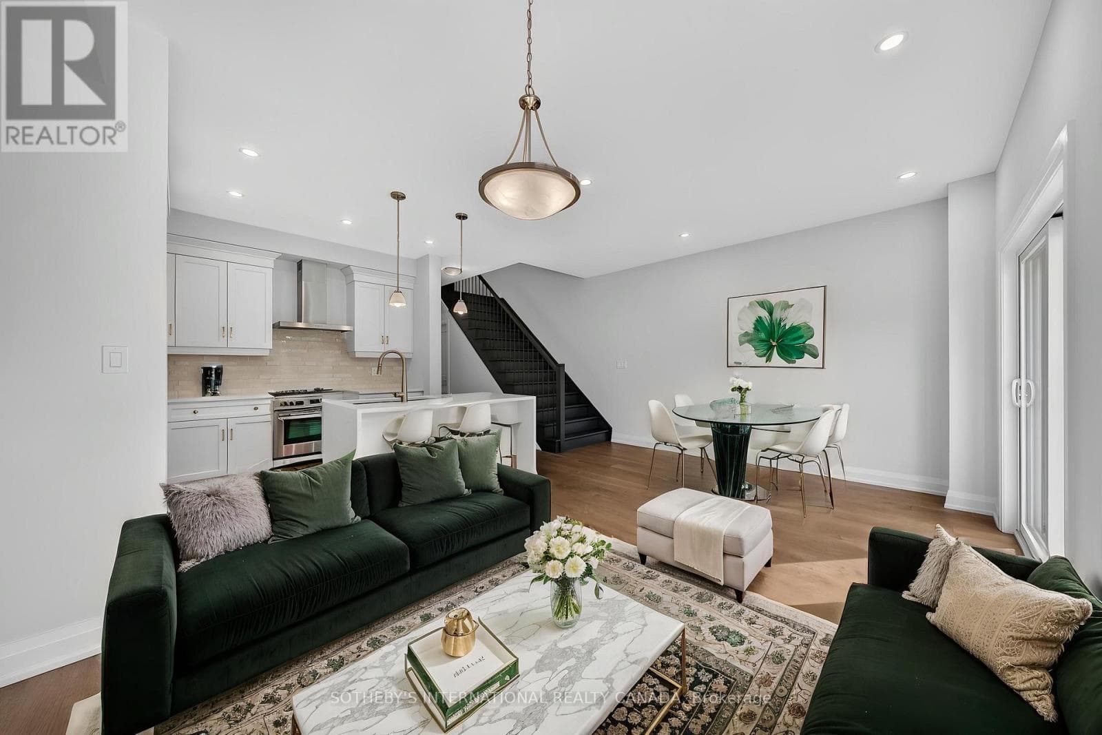 24- 675 Victoria Road