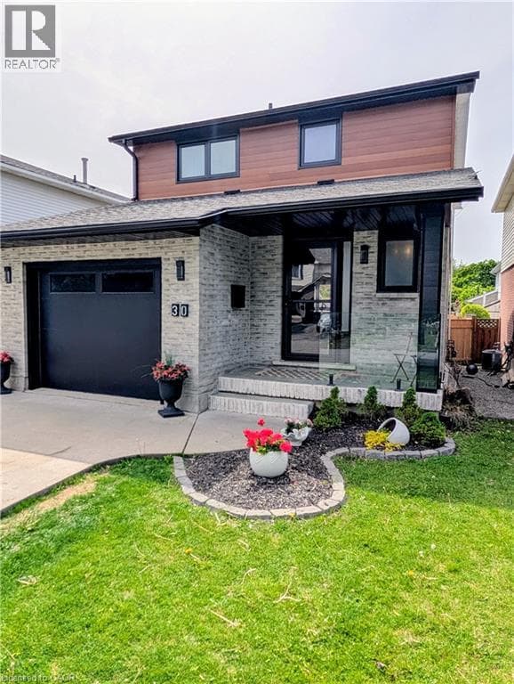 Single Family at 30 BUCHANAN Crescent, Thorold, Ontario - Photo 3 - RE/MAX Garden City Realty