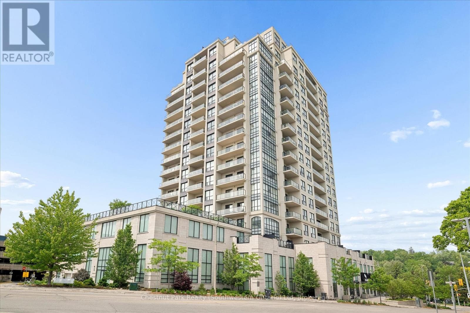 405- 160 Macdonell Street