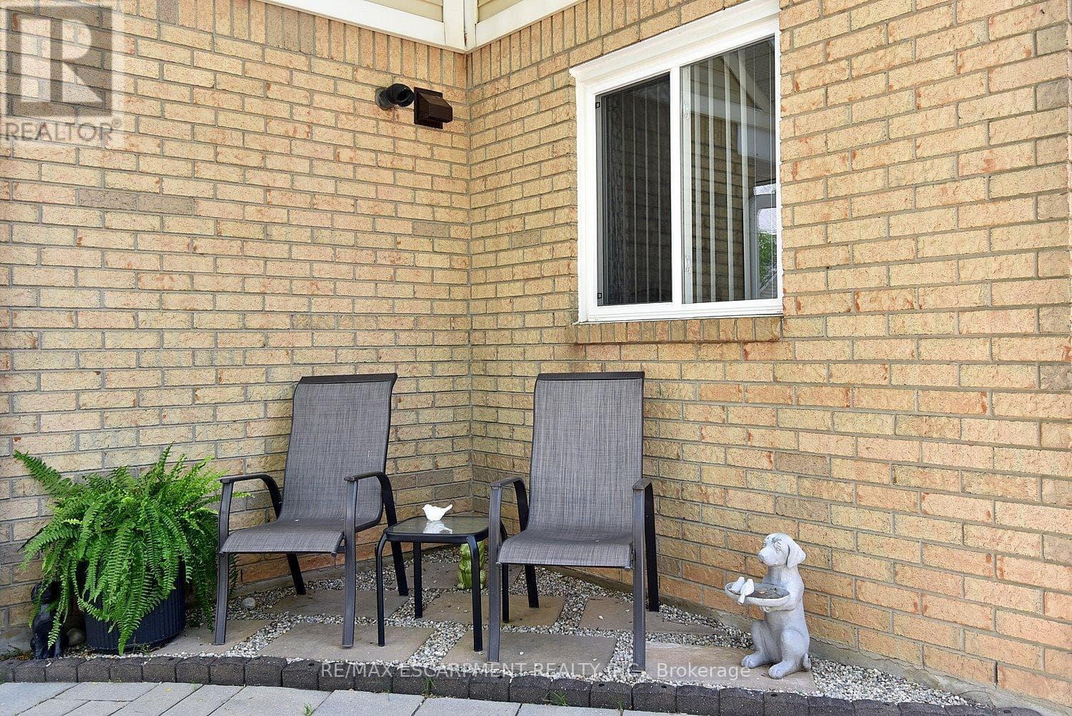 Single Family at 77- 2530 Northampton Boulevard, Burlington (Headon), Ontario - Photo 4 - RE/MAX Garden City Realty