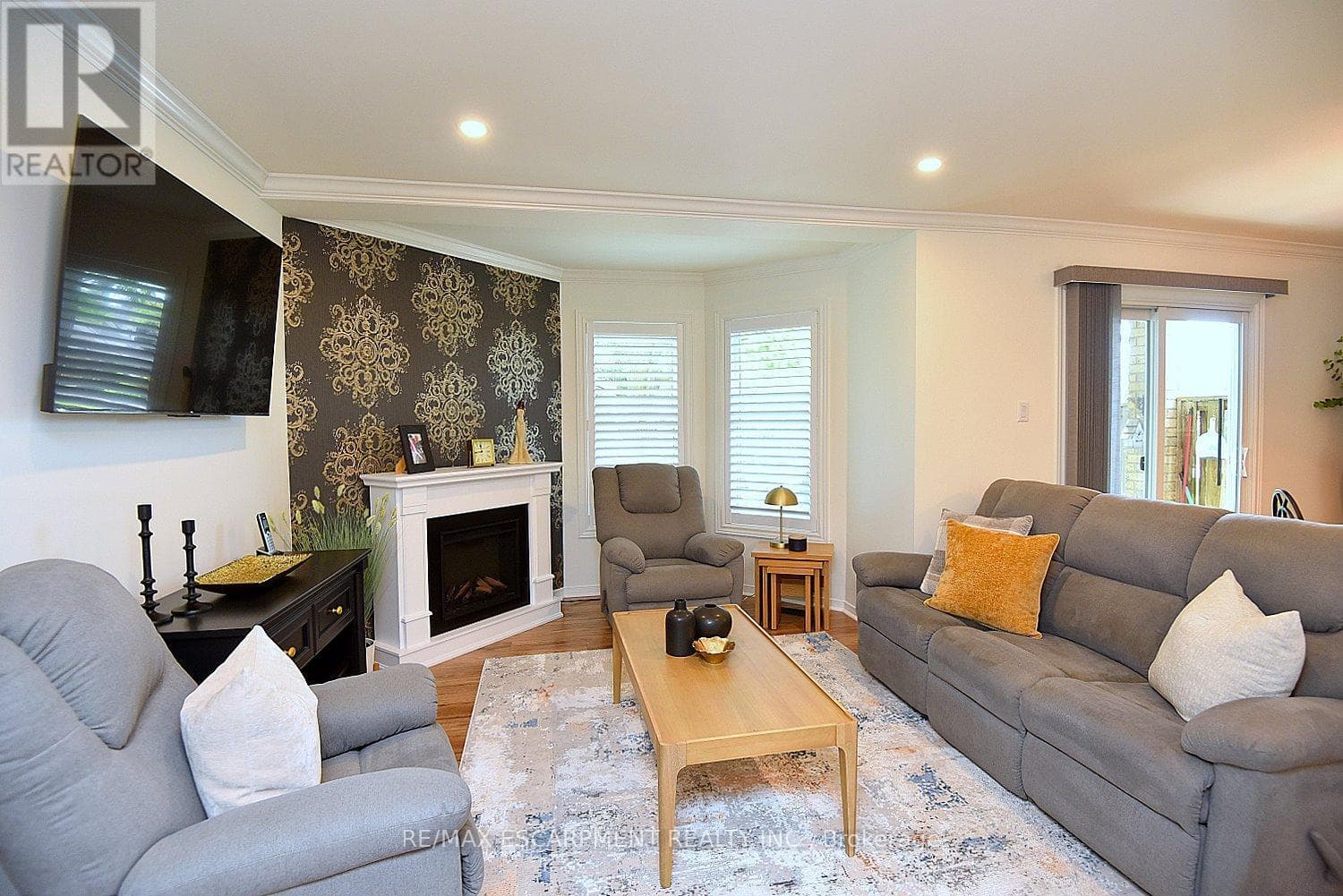 Single Family at 77- 2530 Northampton Boulevard, Burlington (Headon), Ontario - Photo 8 - RE/MAX Garden City Realty