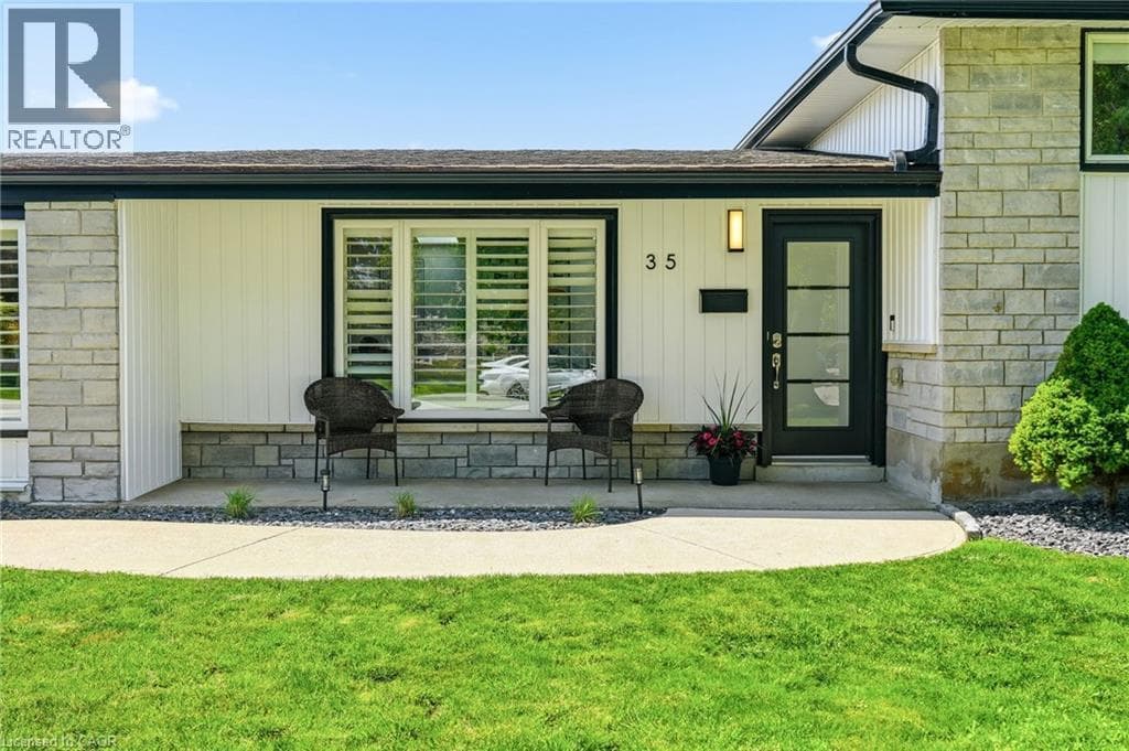 Single Family at 35 EMILY Street, Grimsby, Ontario - Photo 3 - RE/MAX Garden City Realty