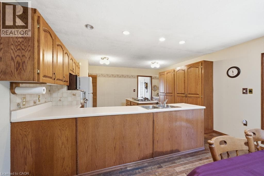 Single Family at 41 ORIOLE Crescent, Grimsby, Ontario - Photo 6 - RE/MAX Garden City Realty