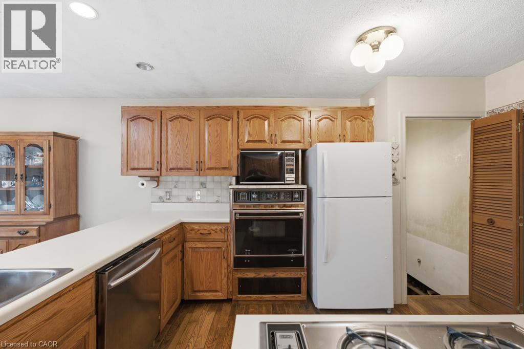 Single Family at 41 ORIOLE Crescent, Grimsby, Ontario - Photo 8 - RE/MAX Garden City Realty