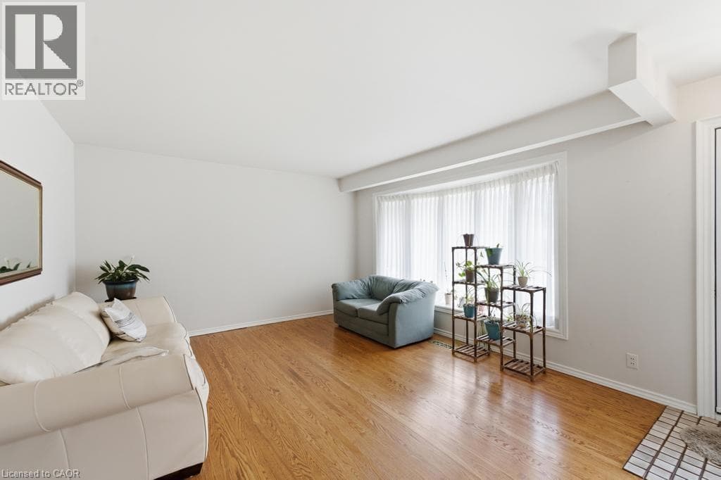 Single Family at 41 ORIOLE Crescent, Grimsby, Ontario - Photo 4 - RE/MAX Garden City Realty