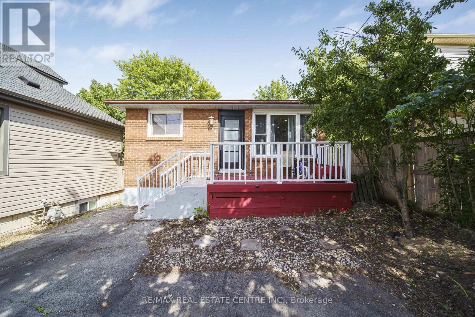 659 Upper Wellington Street