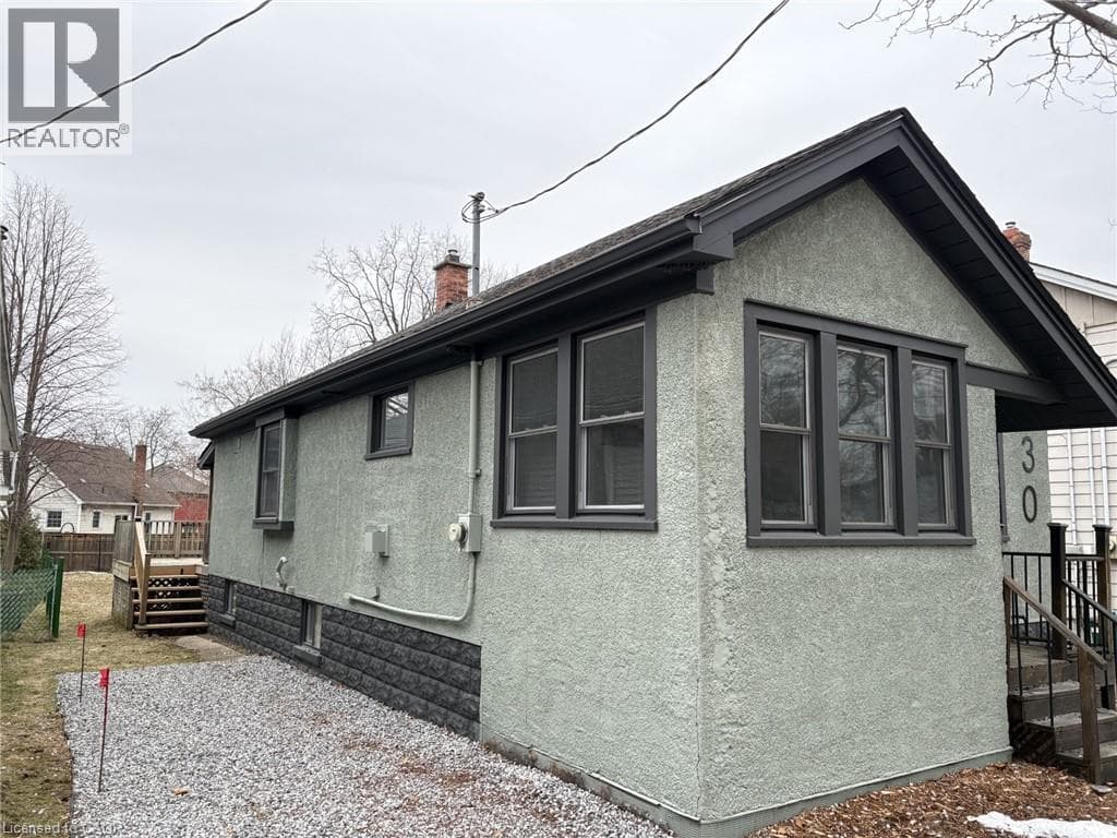 Single Family at 30 EASTCHESTER Avenue, St. Catharines, Ontario - Photo 2 - RE/MAX Garden City Realty