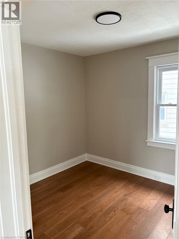 Single Family at 30 EASTCHESTER Avenue, St. Catharines, Ontario - Photo 8 - RE/MAX Garden City Realty