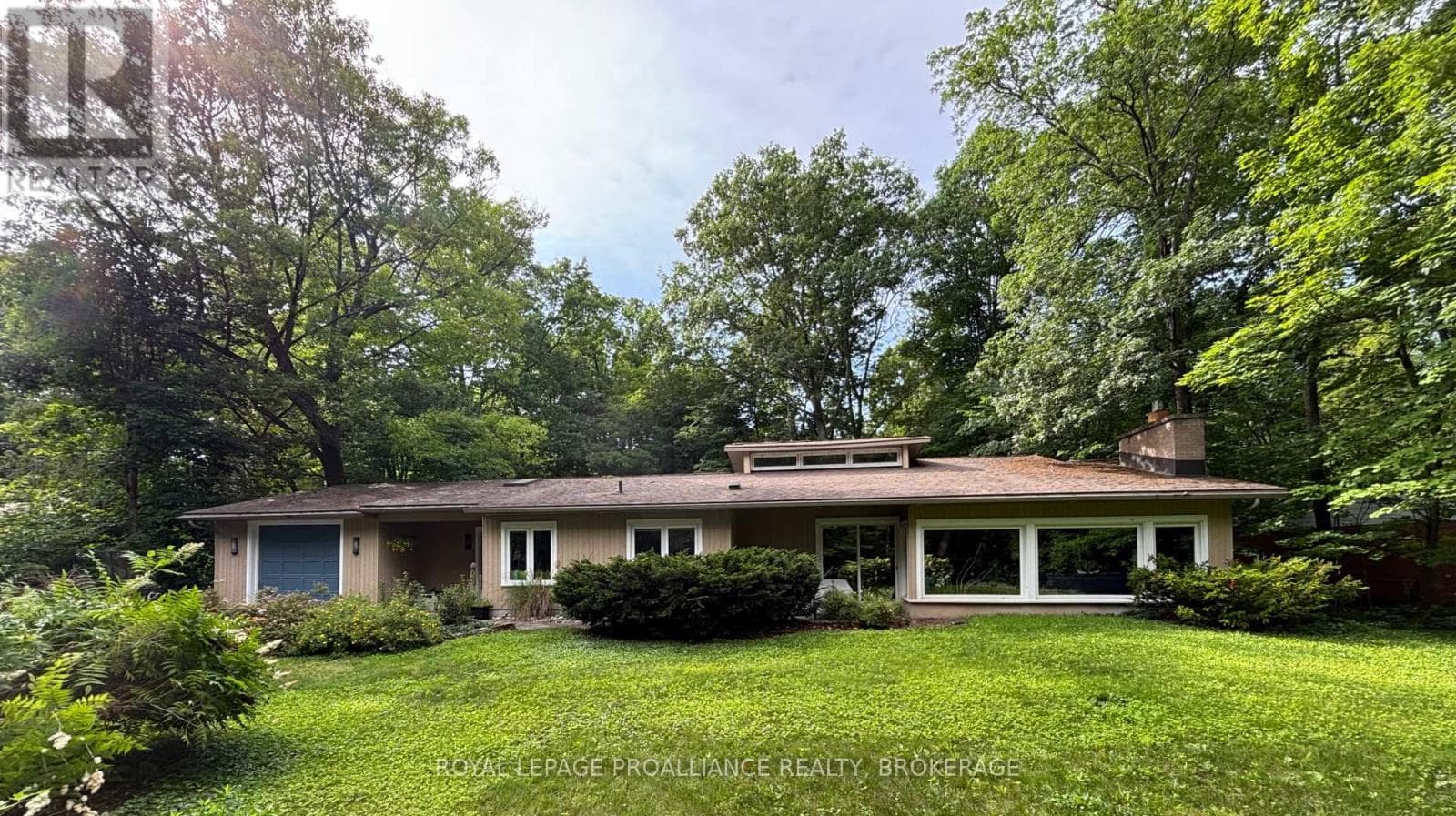 27 Riverside Drive