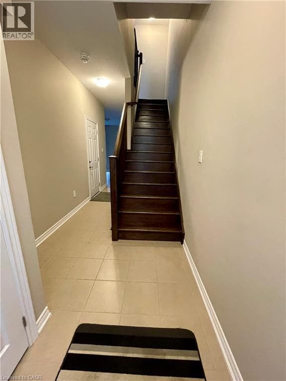 Single Family at 76 ESPLANADE Lane, Grimsby, Ontario - Photo 6 - RE/MAX Garden City Realty