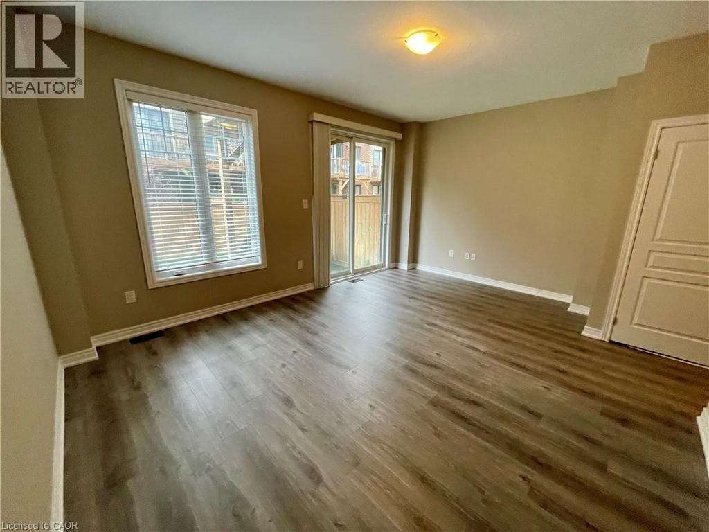 Single Family at 76 ESPLANADE Lane, Grimsby, Ontario - Photo 9 - RE/MAX Garden City Realty