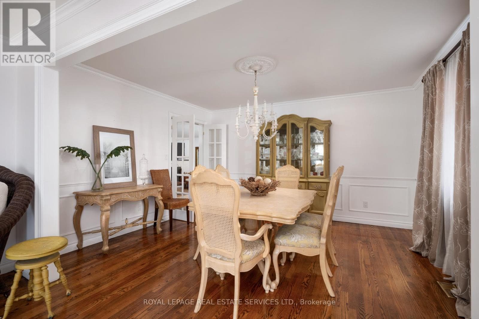 Single Family at 33 Lynnhaven Road, Toronto (Englemount-Lawrence), Ontario - Photo 10 - RE/MAX Garden City Realty