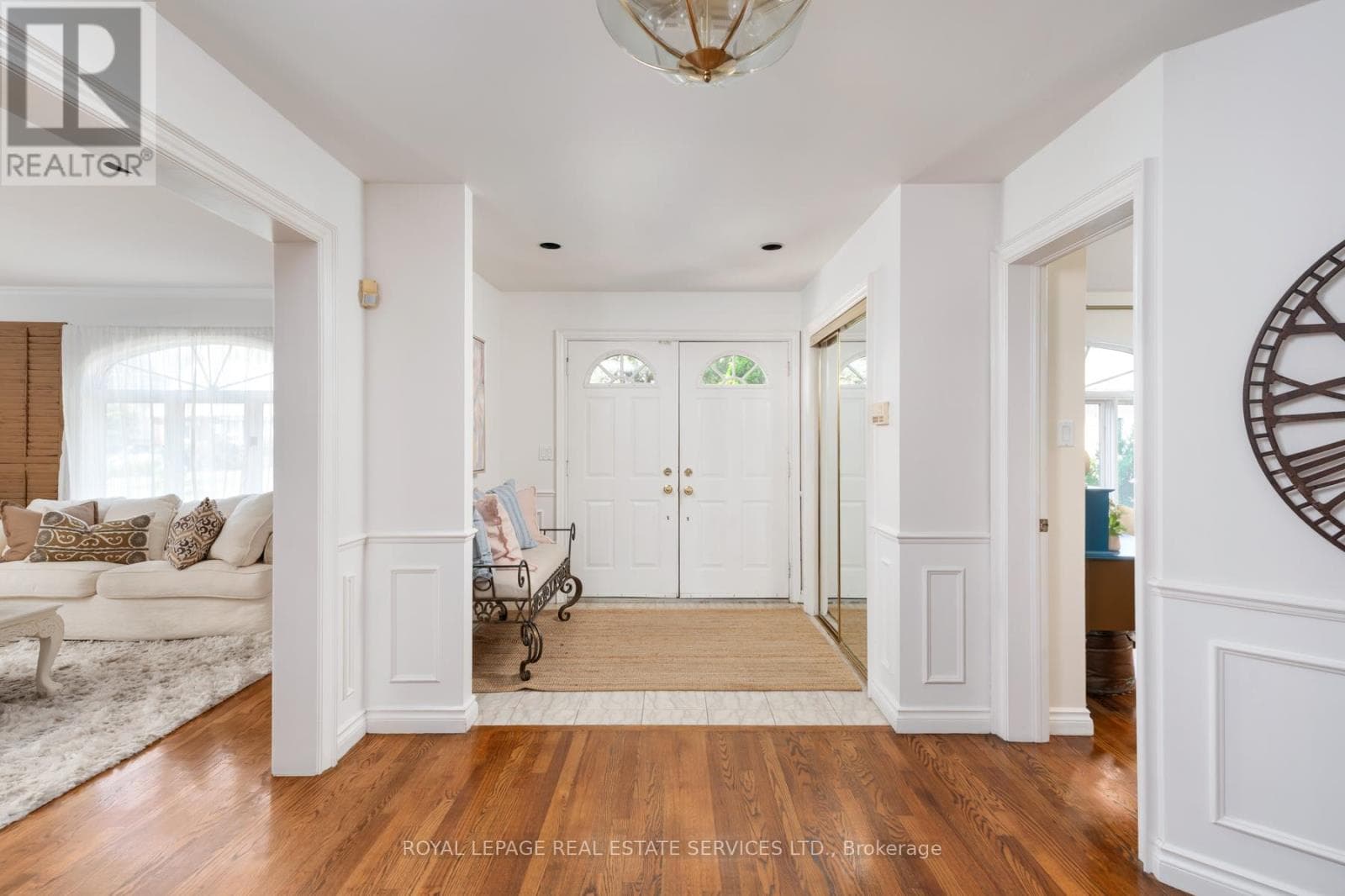 Single Family at 33 Lynnhaven Road, Toronto (Englemount-Lawrence), Ontario - Photo 4 - RE/MAX Garden City Realty