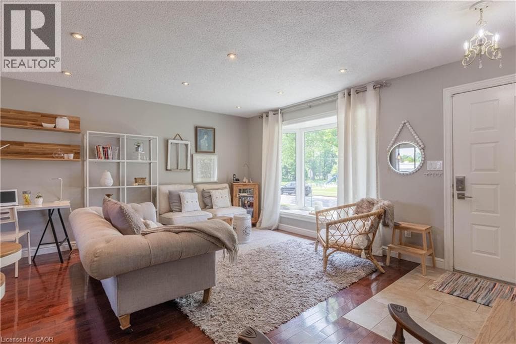 Single Family at 8229 RIDEAU Street, Niagara Falls, Ontario - Photo 8 - RE/MAX Garden City Realty