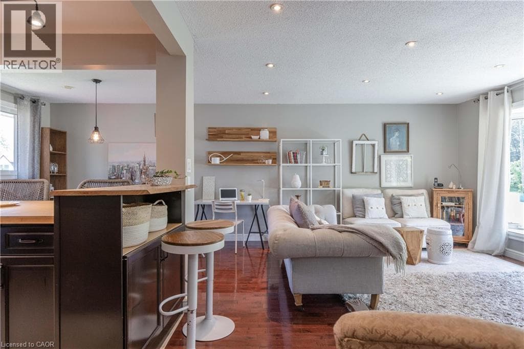 Single Family at 8229 RIDEAU Street, Niagara Falls, Ontario - Photo 7 - RE/MAX Garden City Realty