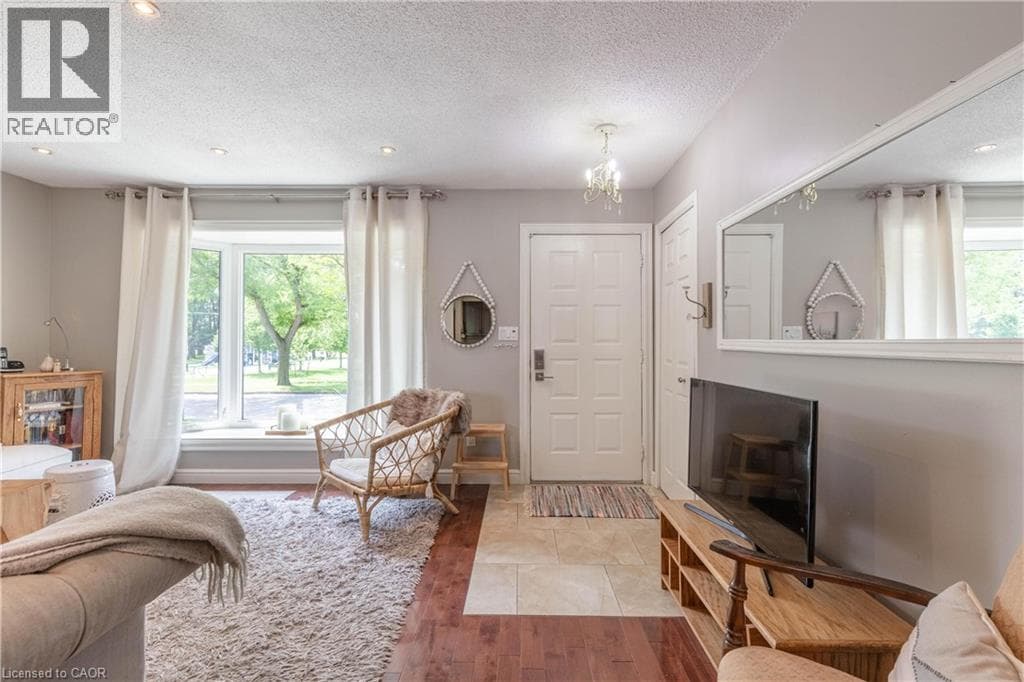 Single Family at 8229 RIDEAU Street, Niagara Falls, Ontario - Photo 5 - RE/MAX Garden City Realty