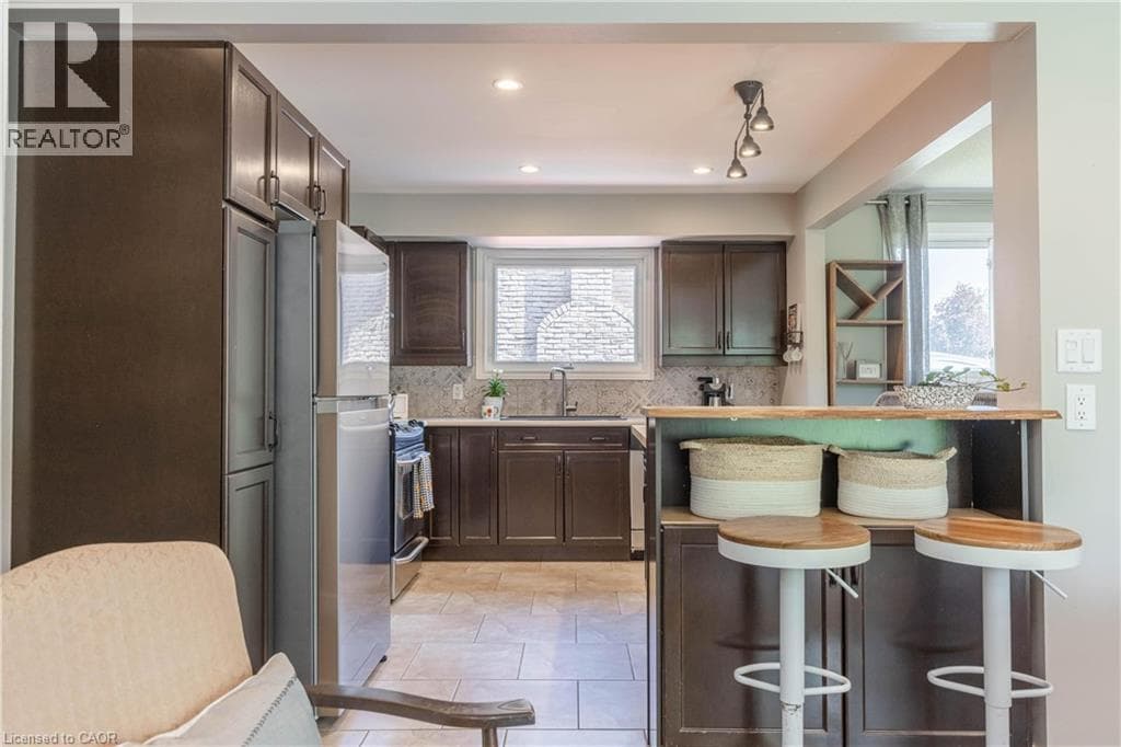 Single Family at 8229 RIDEAU Street, Niagara Falls, Ontario - Photo 10 - RE/MAX Garden City Realty