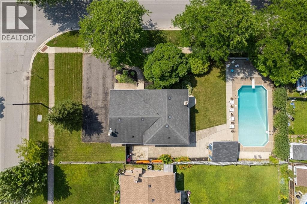 Single Family at 8229 RIDEAU Street, Niagara Falls, Ontario - Photo 4 - RE/MAX Garden City Realty