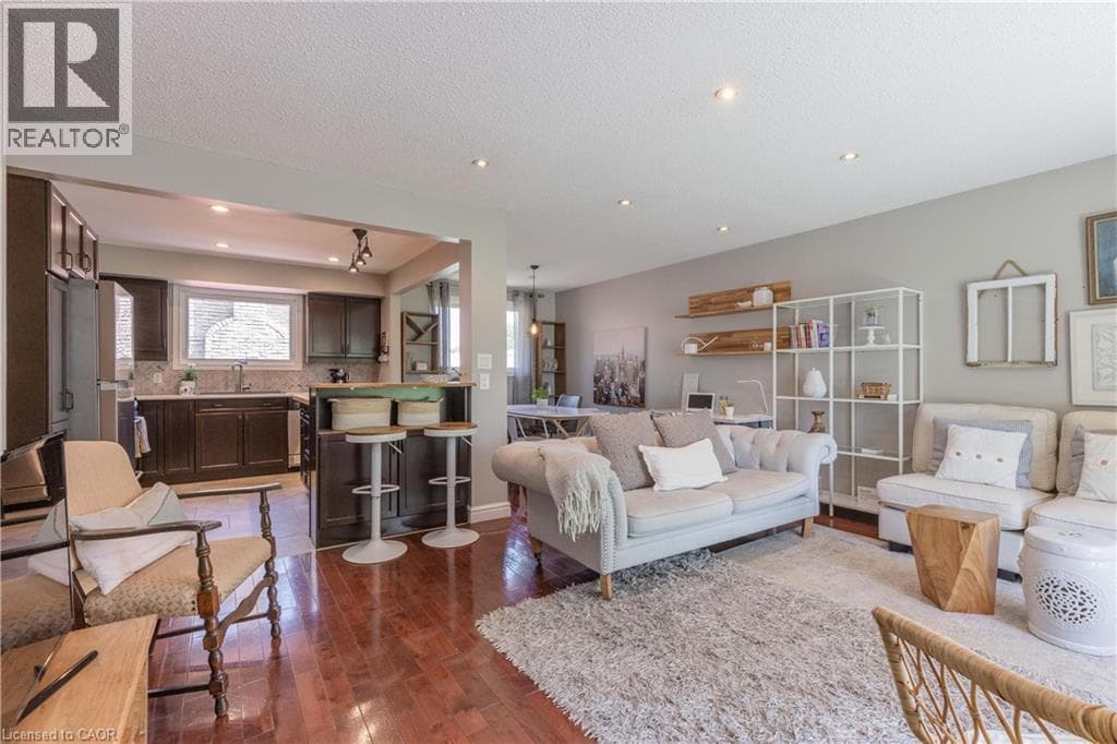 Single Family at 8229 RIDEAU Street, Niagara Falls, Ontario - Photo 6 - RE/MAX Garden City Realty