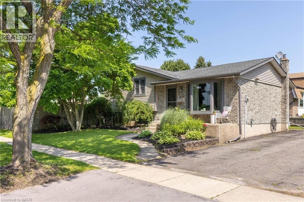 Single Family at 8229 RIDEAU Street, Niagara Falls, Ontario - Photo 3 - RE/MAX Garden City Realty