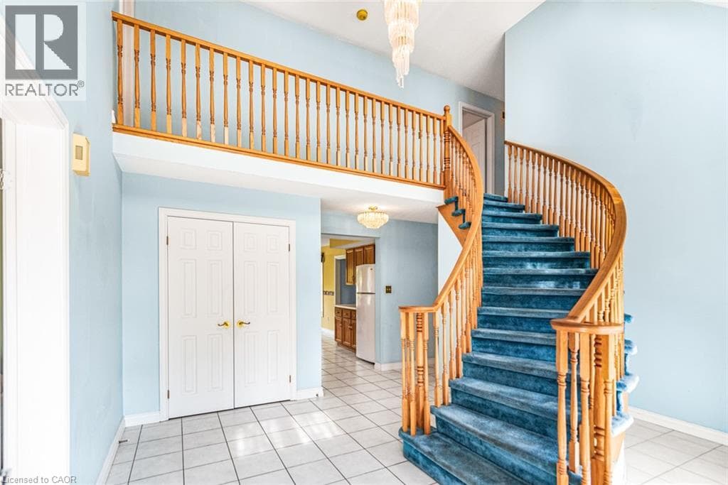 Single Family at 381 KERMAN Avenue, Grimsby, Ontario - Photo 5 - RE/MAX Garden City Realty