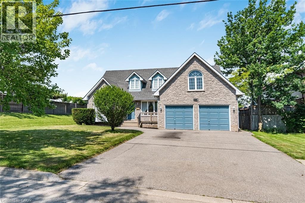 Single Family at 381 KERMAN Avenue, Grimsby, Ontario - Photo 2 - RE/MAX Garden City Realty