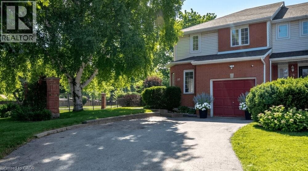 Single Family at 37 WALKER Court, Grimsby, Ontario - Photo 3 - RE/MAX Garden City Realty
