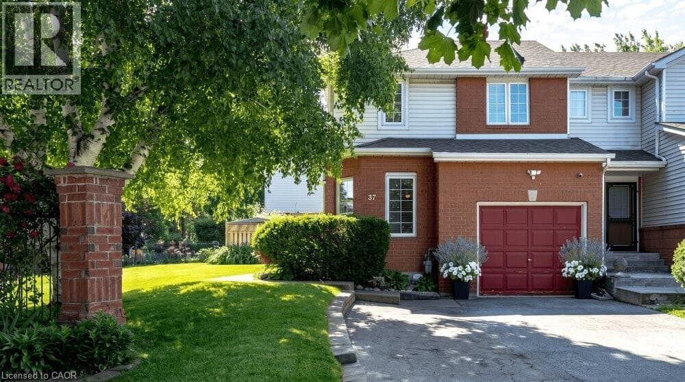 Single Family at 37 WALKER Court, Grimsby, Ontario - Photo 5 - RE/MAX Garden City Realty