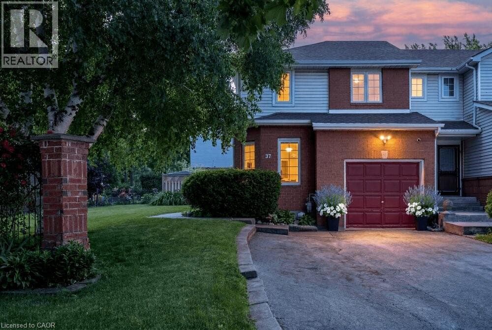 Single Family at 37 WALKER Court, Grimsby, Ontario - Photo 4 - RE/MAX Garden City Realty