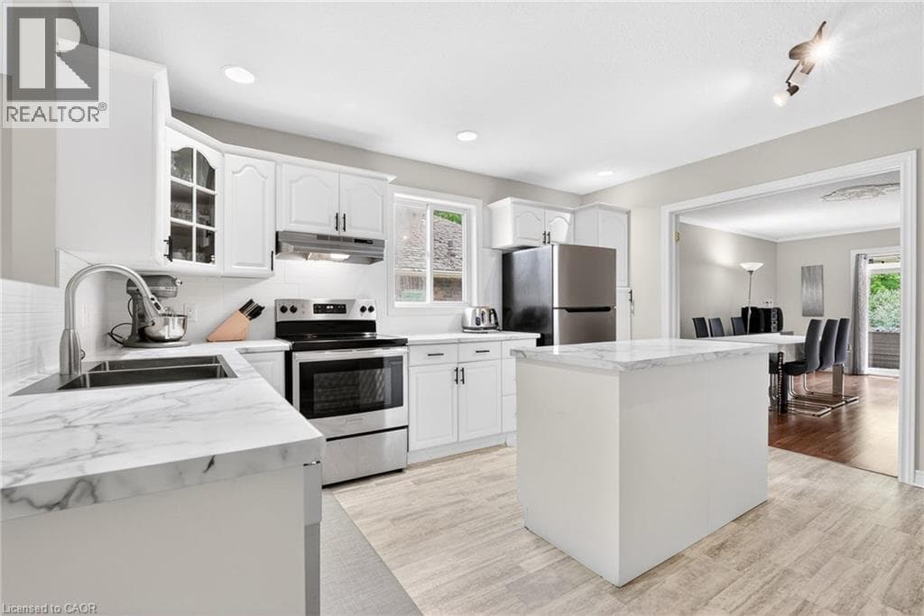 Single Family at 5524 FRASER Street, Niagara Falls, Ontario - Photo 10 - RE/MAX Garden City Realty