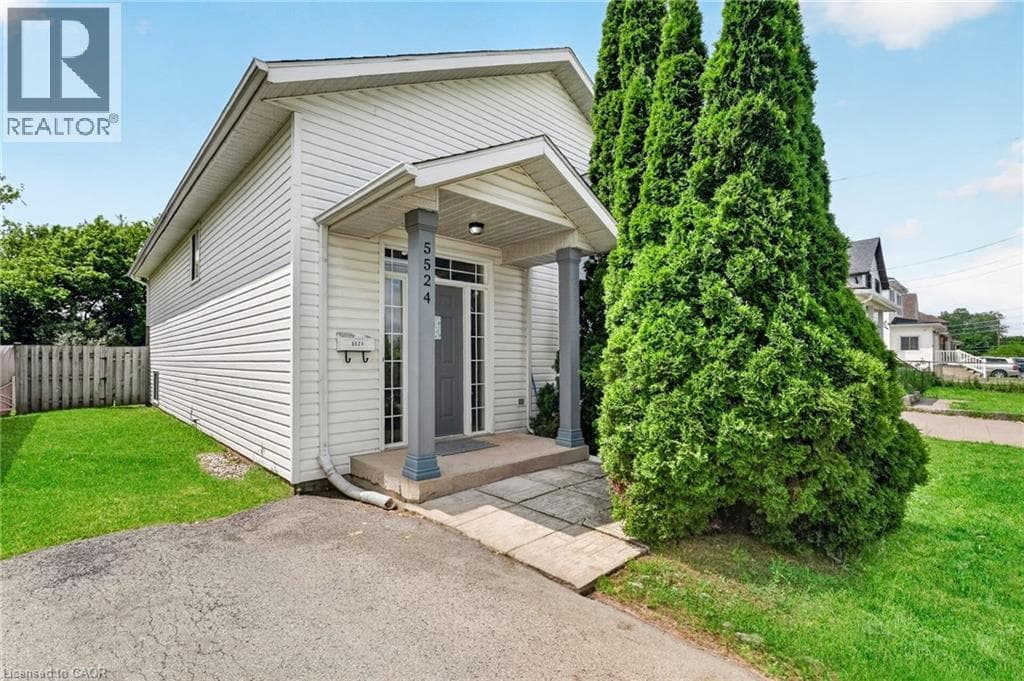 Single Family at 5524 FRASER Street, Niagara Falls, Ontario - Photo 3 - RE/MAX Garden City Realty