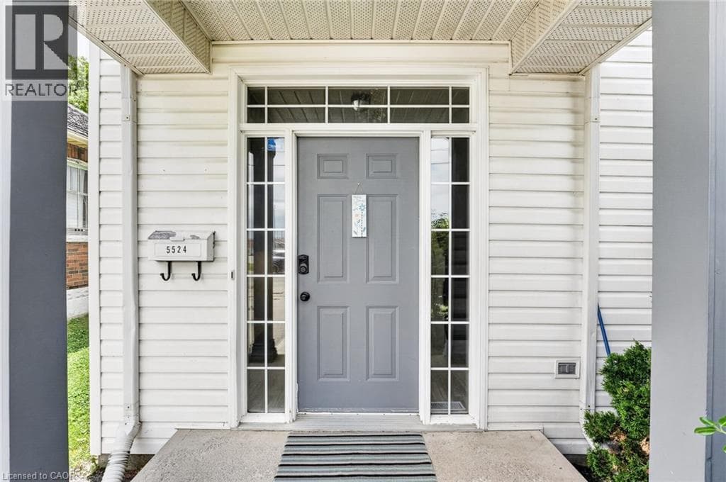Single Family at 5524 FRASER Street, Niagara Falls, Ontario - Photo 4 - RE/MAX Garden City Realty
