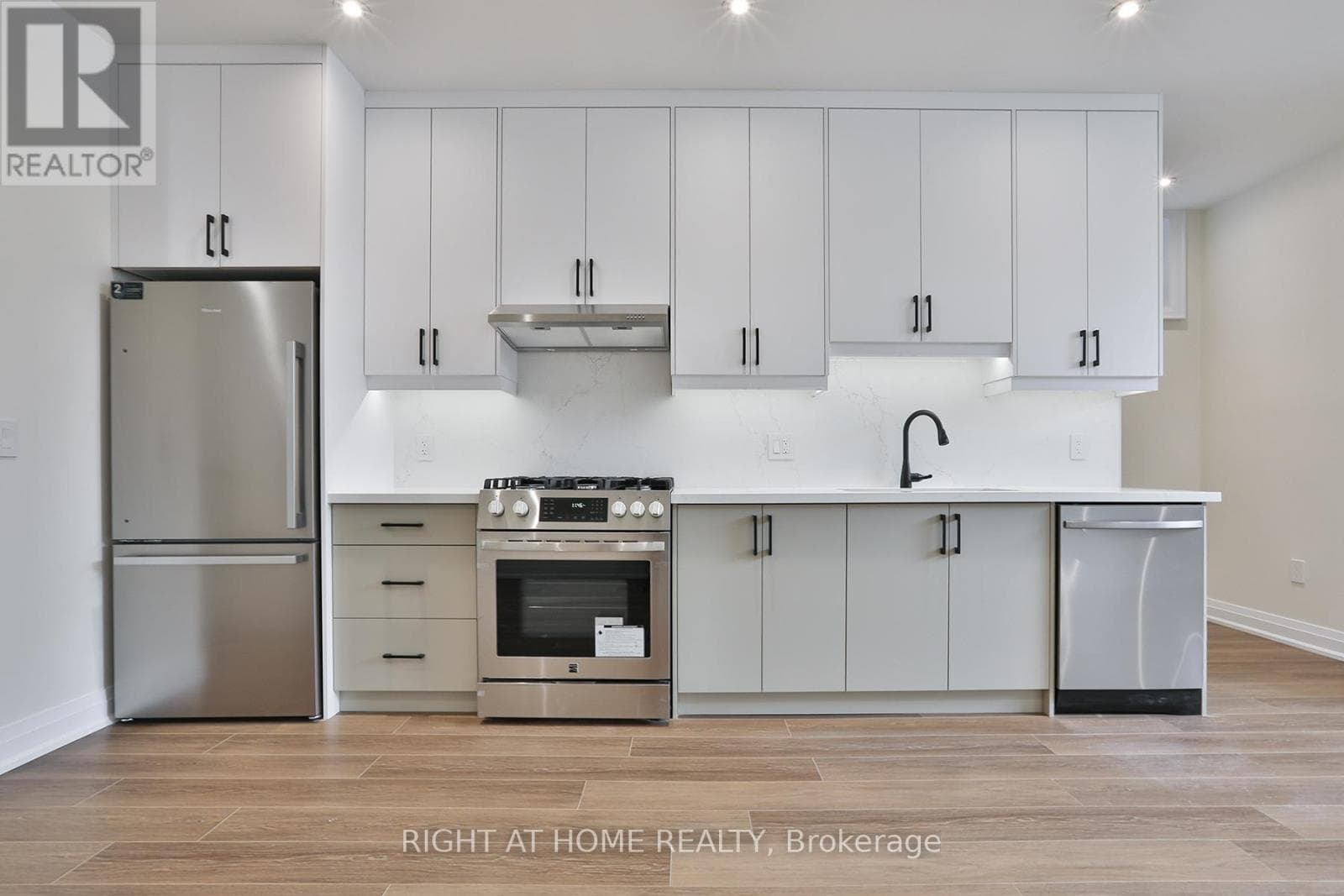 Multi-family at 2- 39 Fifteenth Street, Toronto (New Toronto), Ontario - Photo 3 - RE/MAX Garden City Realty