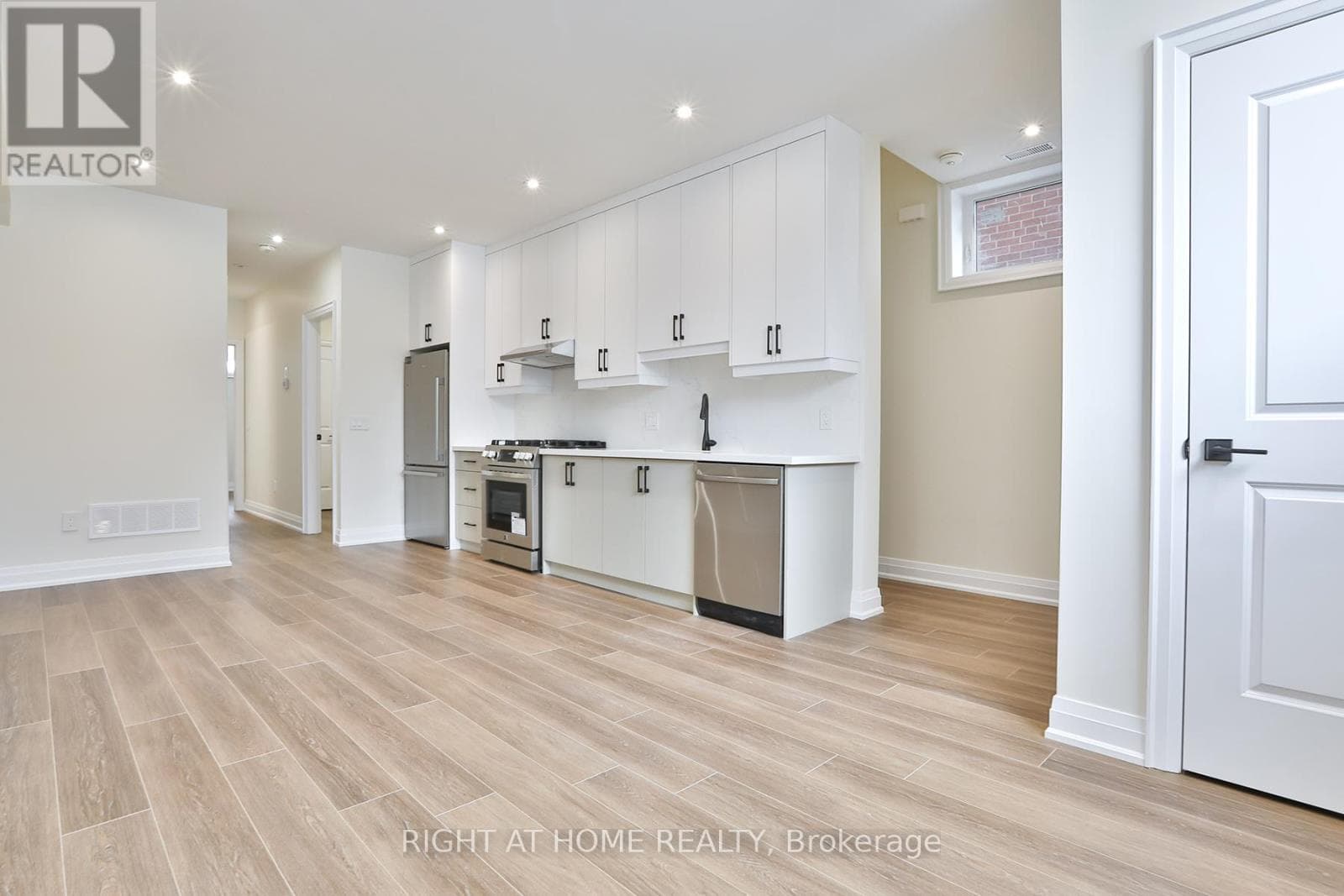 Multi-family at 2- 39 Fifteenth Street, Toronto (New Toronto), Ontario - Photo 5 - RE/MAX Garden City Realty