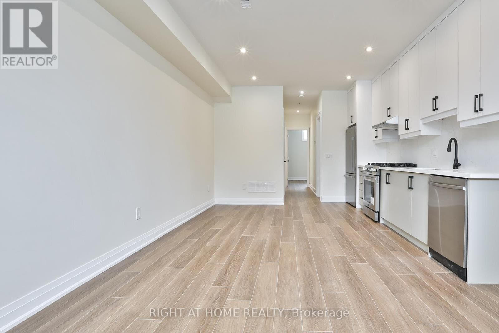 Multi-family at 2- 39 Fifteenth Street, Toronto (New Toronto), Ontario - Photo 6 - RE/MAX Garden City Realty