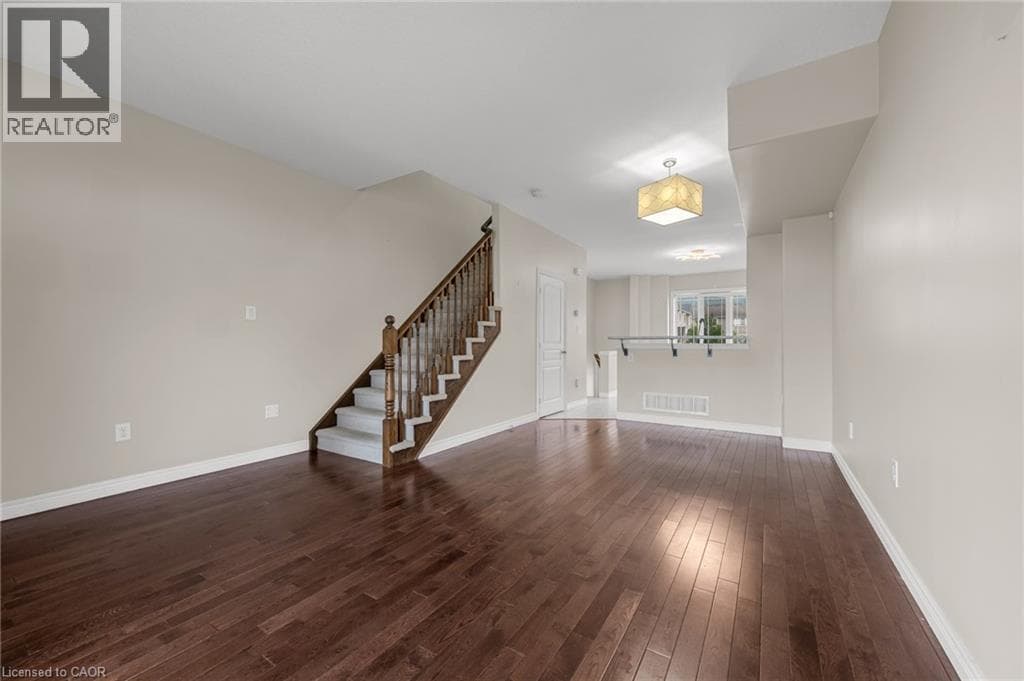 Single Family at 22- 8 HEMLOCK Way, Grimsby, Ontario - Photo 4 - RE/MAX Garden City Realty