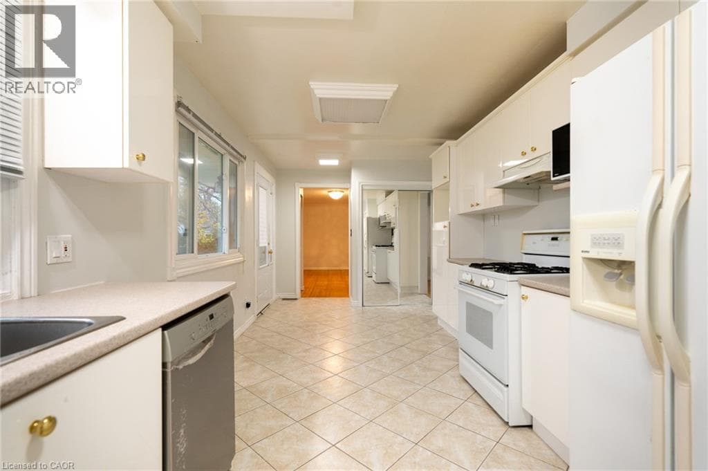 Single Family at 1 CHERRYLANE Drive, St. Catharines, Ontario - Photo 10 - RE/MAX Garden City Realty