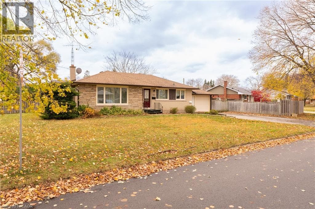 Single Family at 1 CHERRYLANE Drive, St. Catharines, Ontario - Photo 3 - RE/MAX Garden City Realty