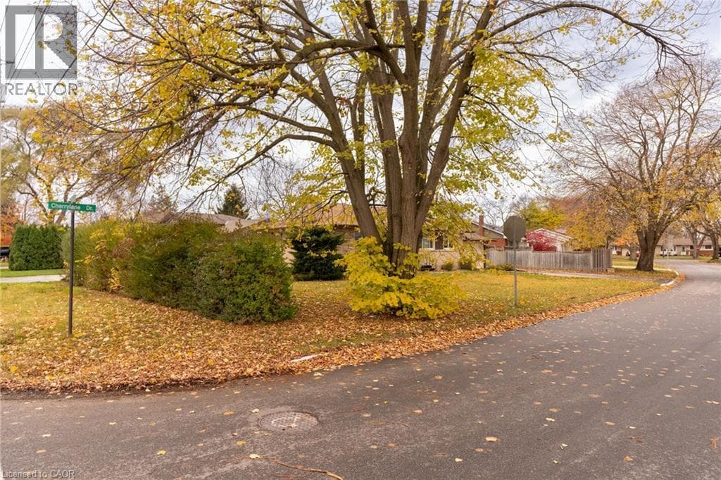 Single Family at 1 CHERRYLANE Drive, St. Catharines, Ontario - Photo 4 - RE/MAX Garden City Realty