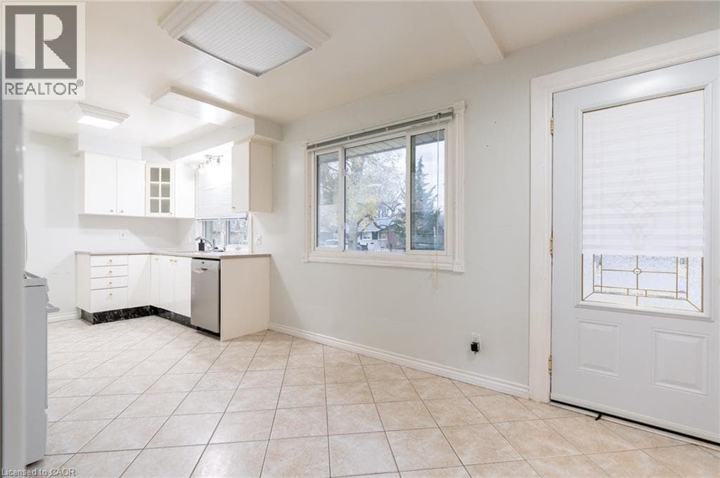 Single Family at 1 CHERRYLANE Drive, St. Catharines, Ontario - Photo 5 - RE/MAX Garden City Realty