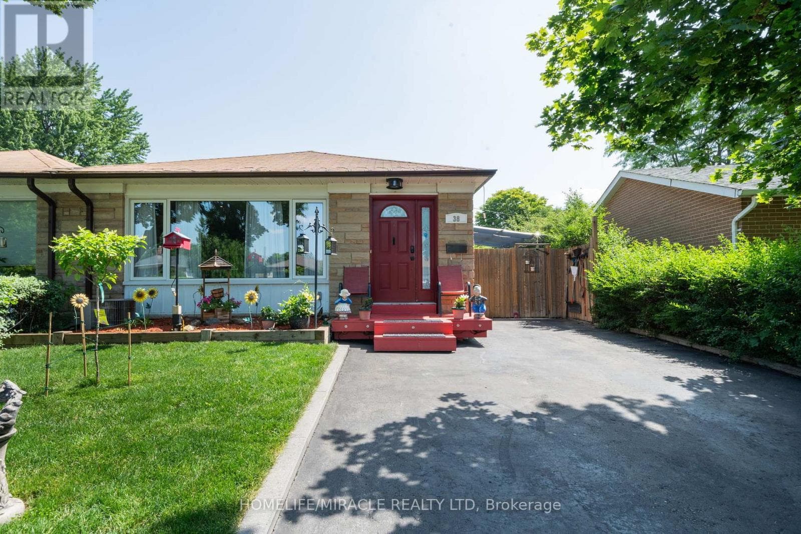 38 Ascot Avenue