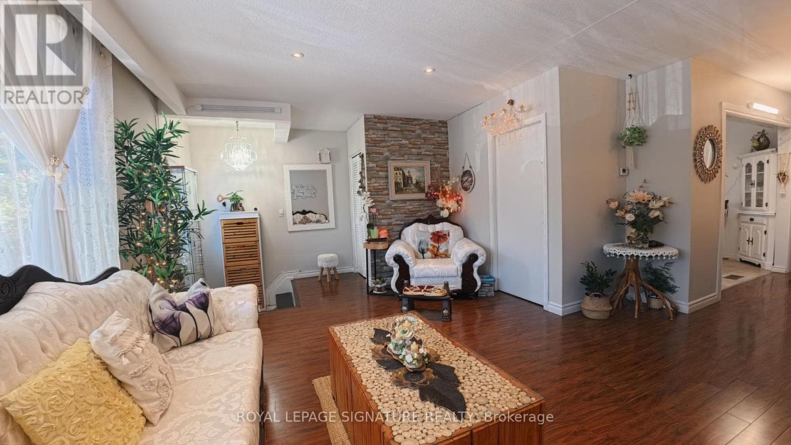 Single Family at Upper- 3471 The Credit Woodlands Drive, Mississauga (Erindale), Ontario - Photo 4 - RE/MAX Garden City Realty