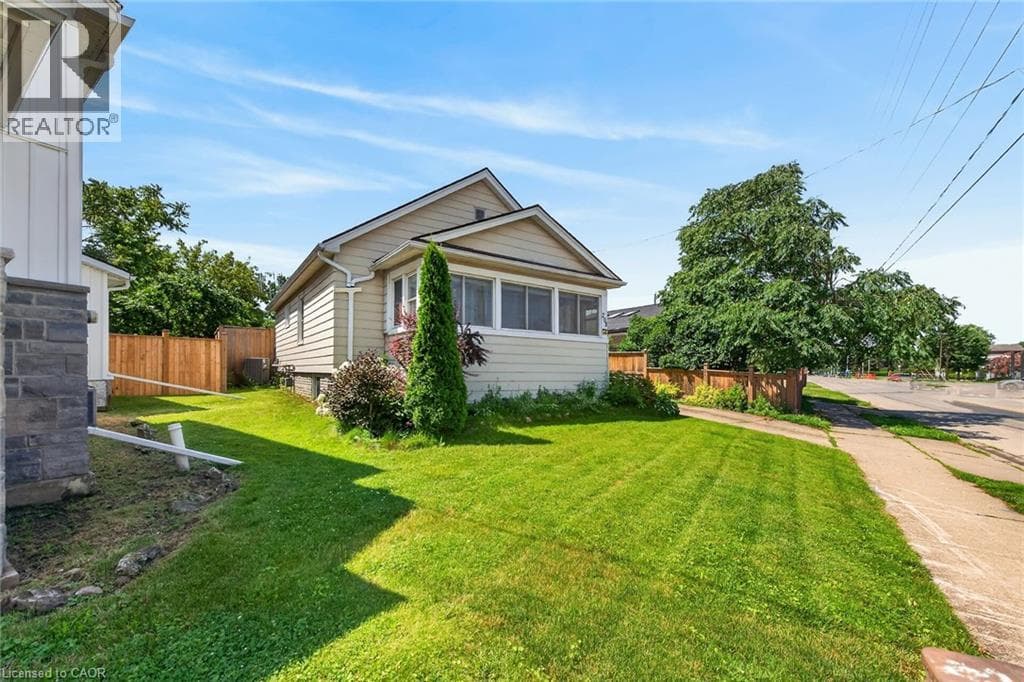 Single Family at 208 CARLTON Street, St. Catharines, Ontario - Photo 3 - RE/MAX Garden City Realty