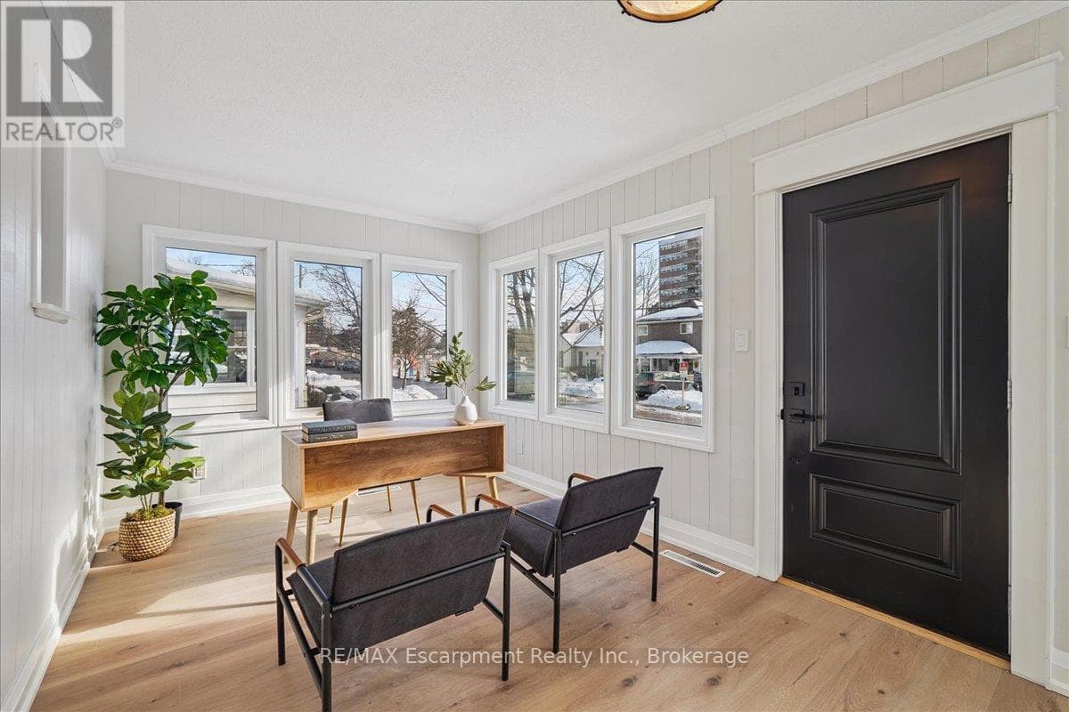 Single Family at 135 DEANE Avenue, Oakville (CO Central), Ontario - Photo 3 - RE/MAX Garden City Realty
