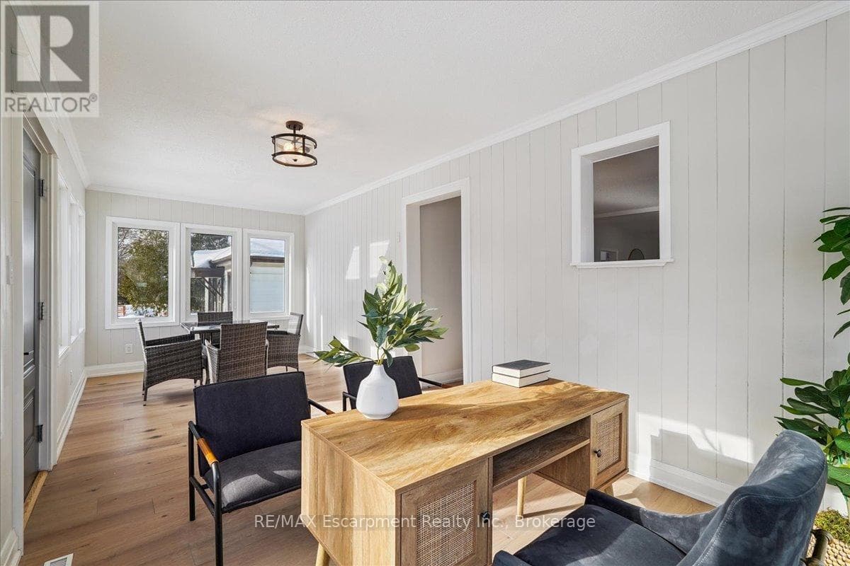 Single Family at 135 DEANE Avenue, Oakville (CO Central), Ontario - Photo 5 - RE/MAX Garden City Realty