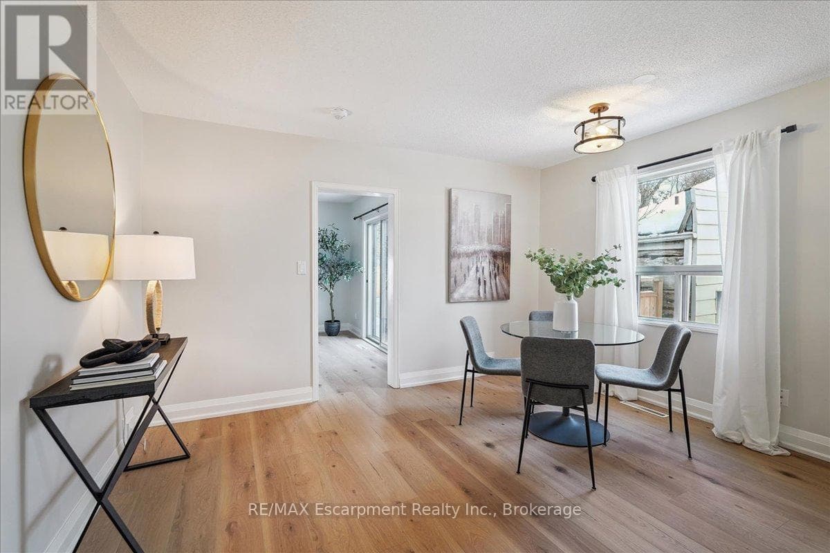 Single Family at 135 DEANE Avenue, Oakville (CO Central), Ontario - Photo 7 - RE/MAX Garden City Realty