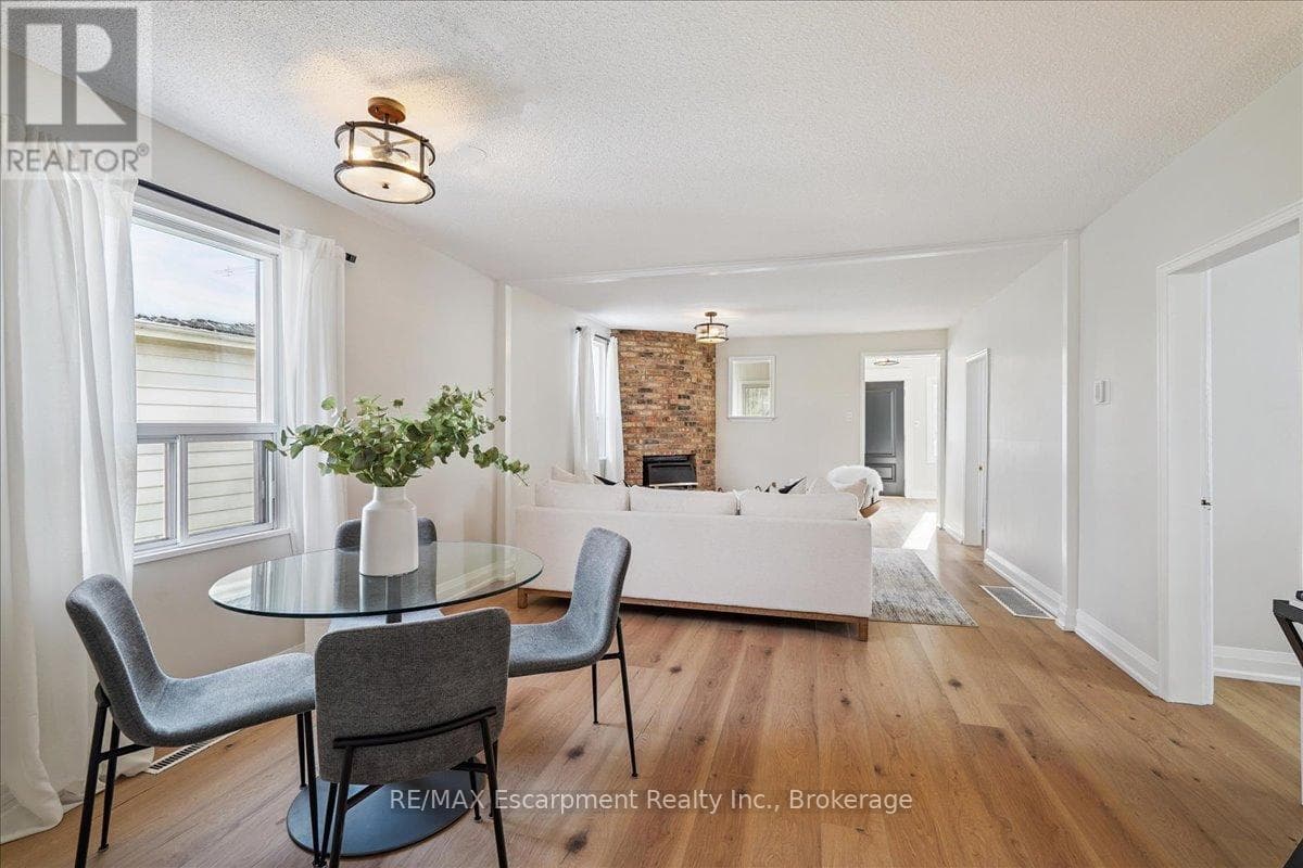Single Family at 135 DEANE Avenue, Oakville (CO Central), Ontario - Photo 8 - RE/MAX Garden City Realty
