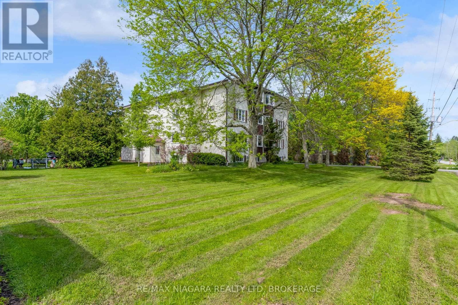 Multi-family at 11- 833 Foss Road, Pelham (Fenwick), Ontario - Photo 2 - RE/MAX Garden City Realty