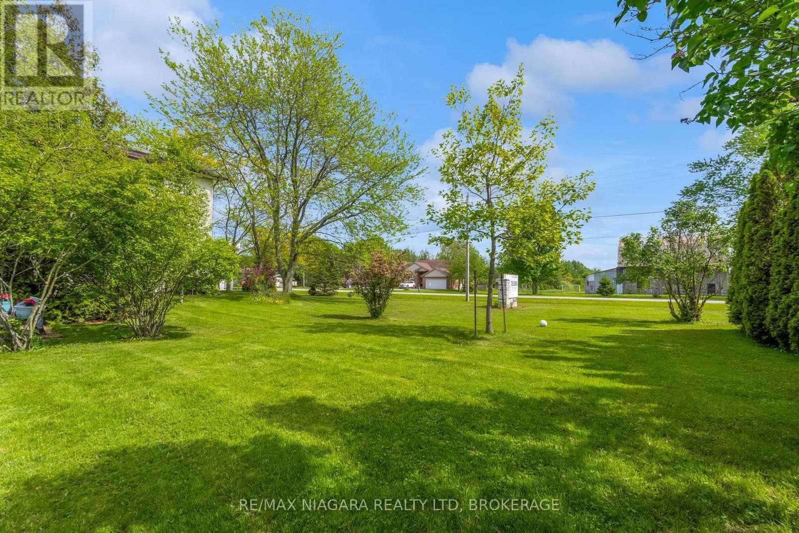 Multi-family at 11- 833 Foss Road, Pelham (Fenwick), Ontario - Photo 6 - RE/MAX Garden City Realty